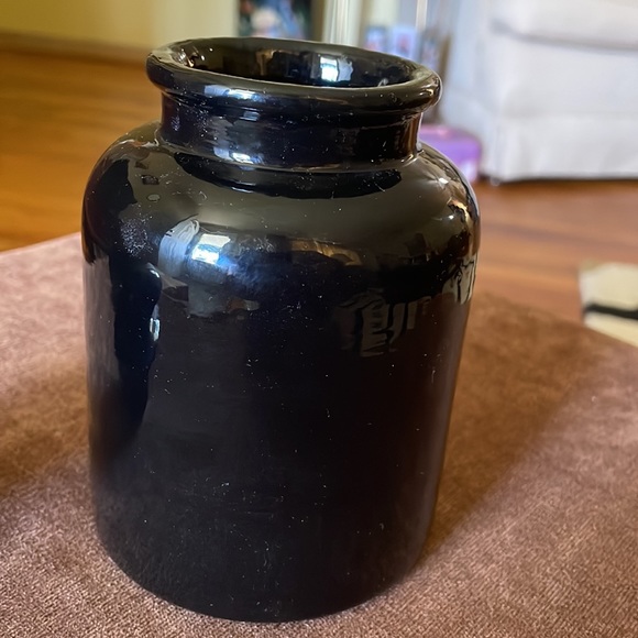 Apathacary Black Jar with Hand Painted Winter Scene - Picture 5 of 8